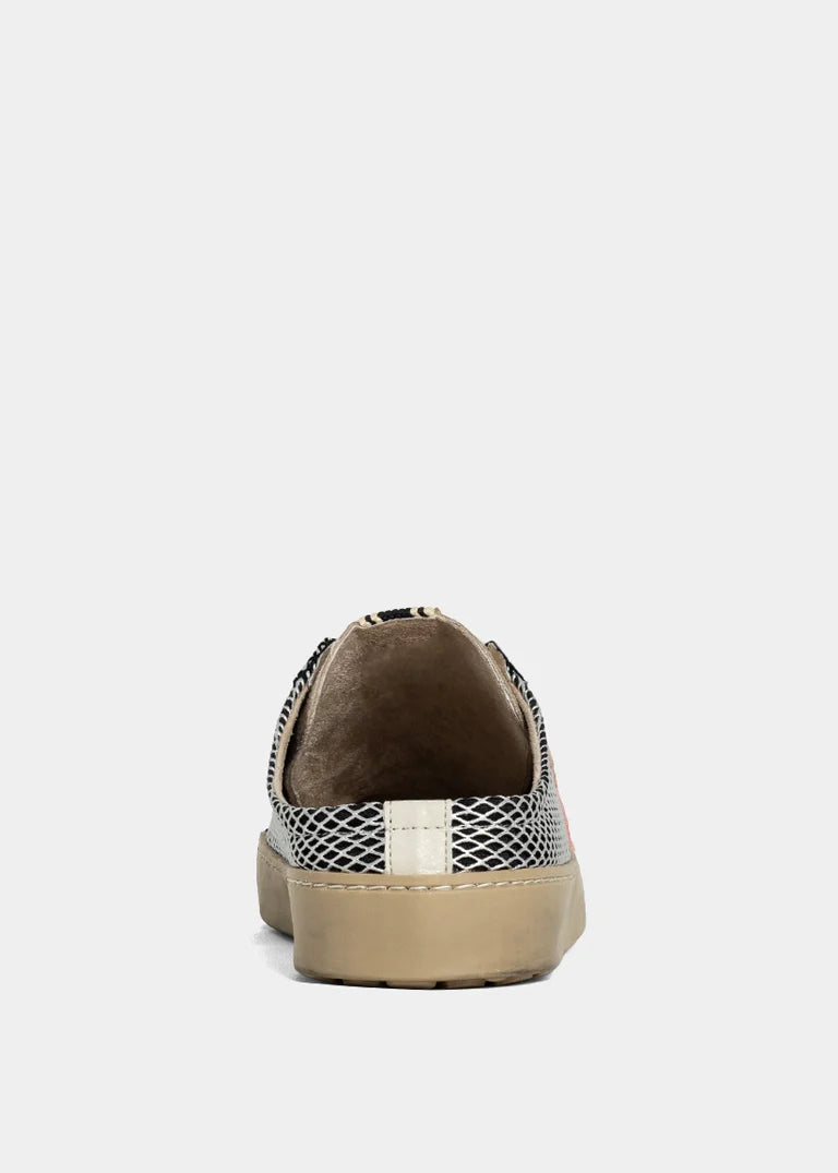 POLKA Sneak